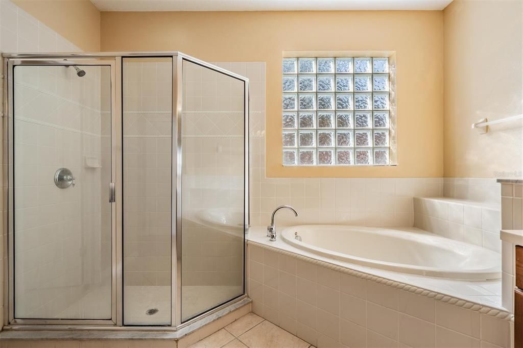 En Venta: $675,000 (5 camas, 3 baños, 4146 Pies cuadrados)