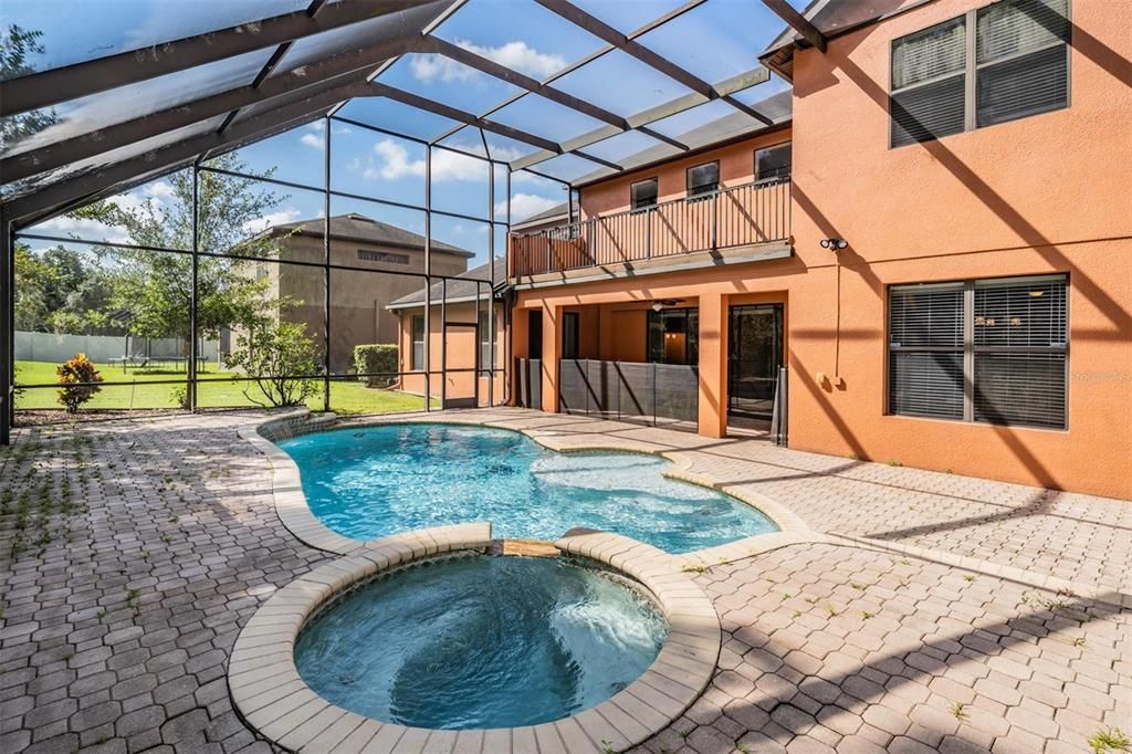 En Venta: $675,000 (5 camas, 3 baños, 4146 Pies cuadrados)