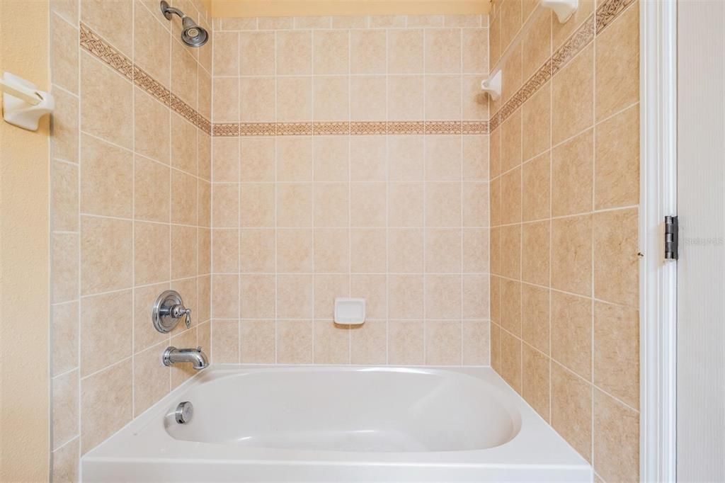 En Venta: $675,000 (5 camas, 3 baños, 4146 Pies cuadrados)