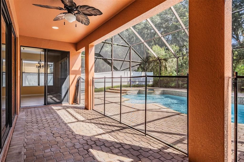 En Venta: $675,000 (5 camas, 3 baños, 4146 Pies cuadrados)