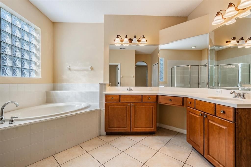 En Venta: $675,000 (5 camas, 3 baños, 4146 Pies cuadrados)