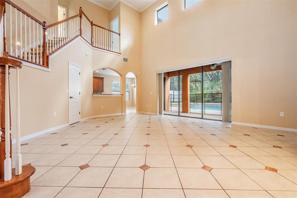 En Venta: $675,000 (5 camas, 3 baños, 4146 Pies cuadrados)