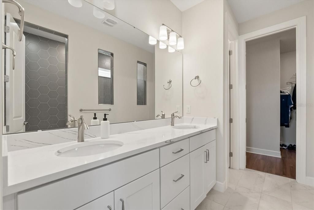 For Sale: $1,159,420 (5 beds, 4 baths, 3998 Square Feet)