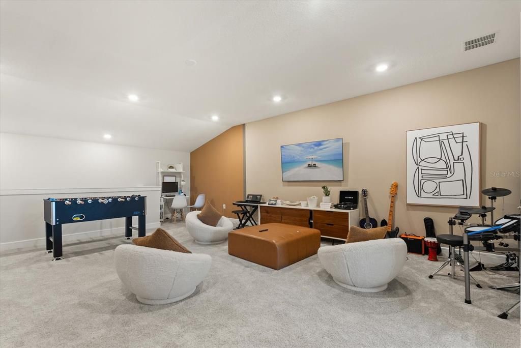 For Sale: $1,159,420 (5 beds, 4 baths, 3998 Square Feet)