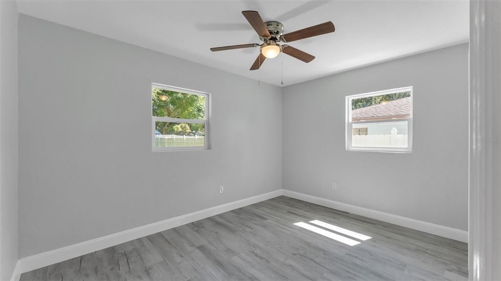 合同活跃: $290,000 (4 贝兹, 2 浴室, 1488 平方英尺)