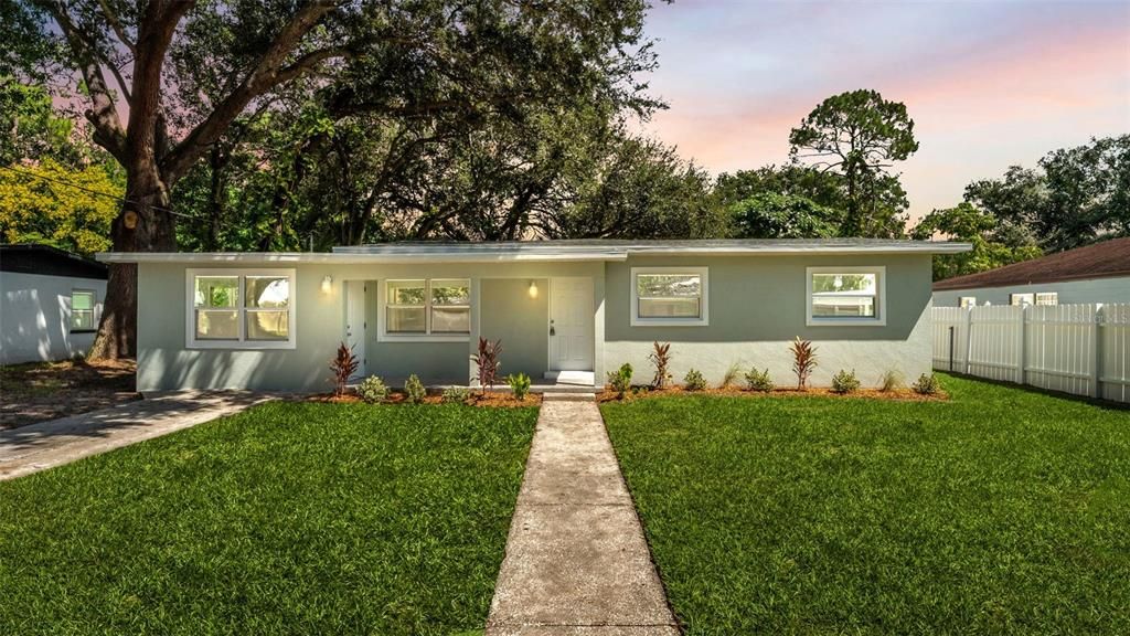 合同活跃: $290,000 (4 贝兹, 2 浴室, 1488 平方英尺)