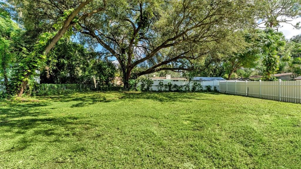 合同活跃: $290,000 (4 贝兹, 2 浴室, 1488 平方英尺)