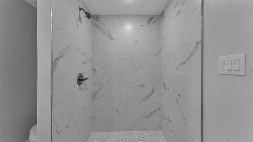 合同活跃: $290,000 (4 贝兹, 2 浴室, 1488 平方英尺)