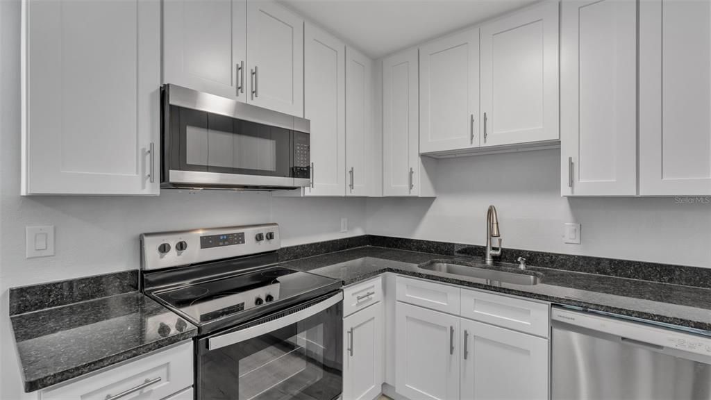 合同活跃: $290,000 (4 贝兹, 2 浴室, 1488 平方英尺)