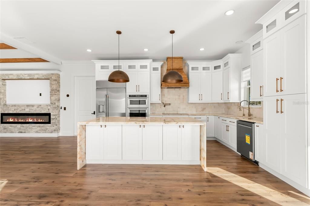 На продажу: $1,799,999 (4 спален, 4 ванн, 3488 Квадратных фут)