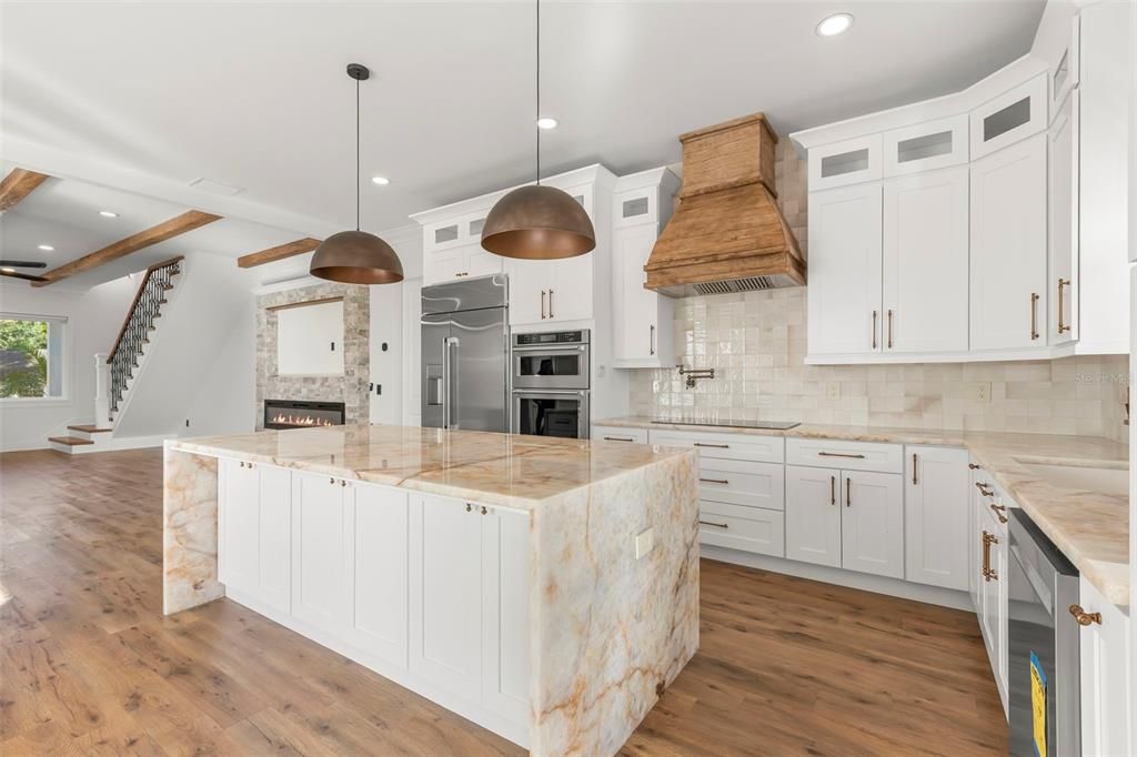 На продажу: $1,799,999 (4 спален, 4 ванн, 3488 Квадратных фут)