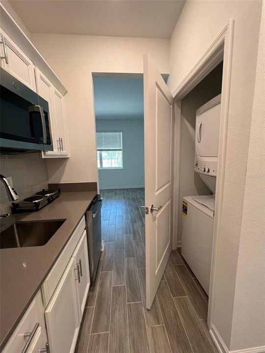 For Rent: $1,300 (1 beds, 1 baths, 396 Square Feet)