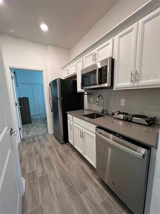 For Rent: $1,300 (1 beds, 1 baths, 396 Square Feet)