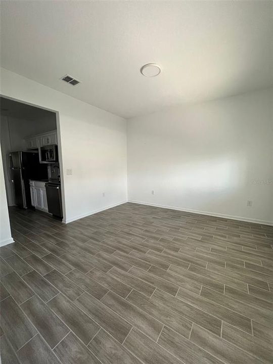 For Rent: $1,300 (1 beds, 1 baths, 396 Square Feet)