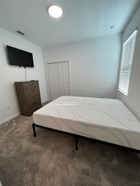 For Rent: $1,300 (1 beds, 1 baths, 396 Square Feet)