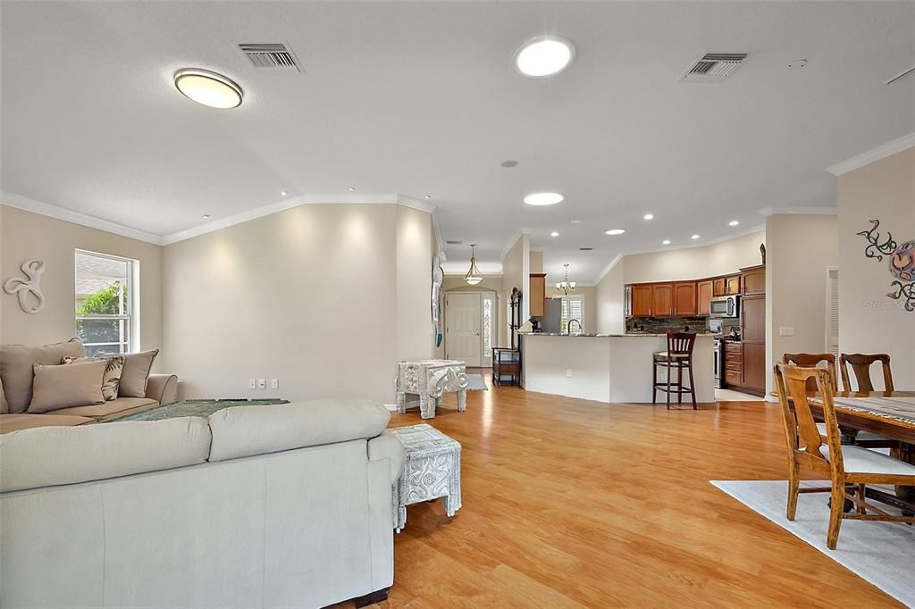 待售: $689,000 (3 贝兹, 2 浴室, 2205 平方英尺)