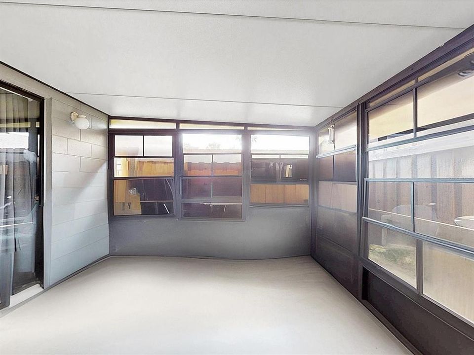 待售: $185,000 (2 贝兹, 2 浴室, 991 平方英尺)