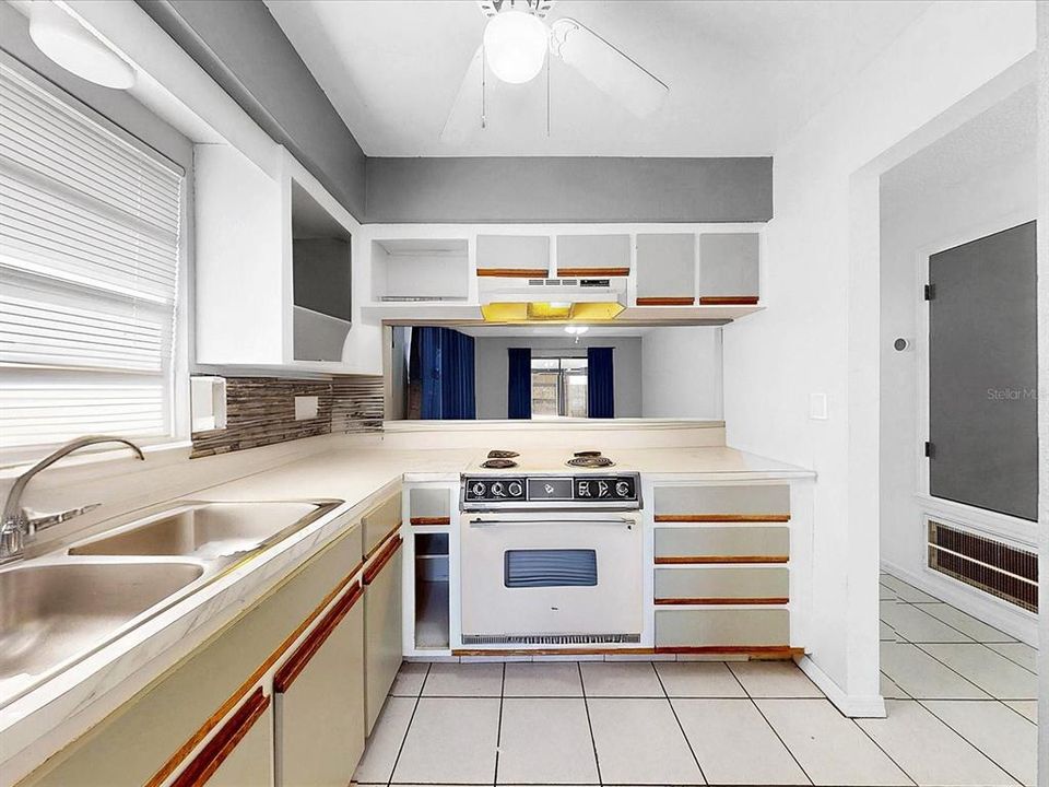 待售: $185,000 (2 贝兹, 2 浴室, 991 平方英尺)