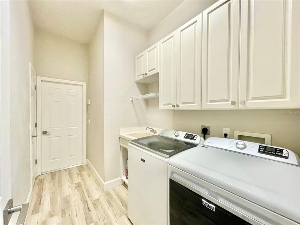 На продажу: $540,000 (4 спален, 2 ванн, 2069 Квадратных фут)