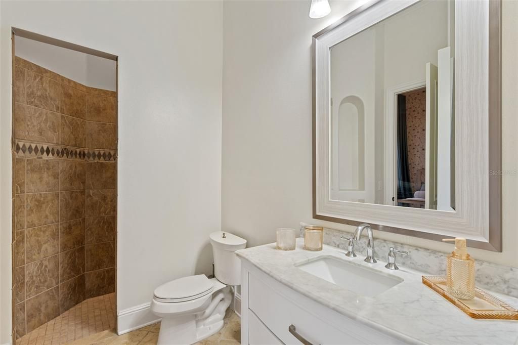 出租: $15,000 (5 贝兹, 5 浴室, 5339 平方英尺)