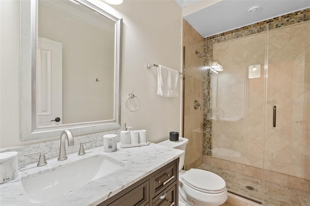 出租: $15,000 (5 贝兹, 5 浴室, 5339 平方英尺)