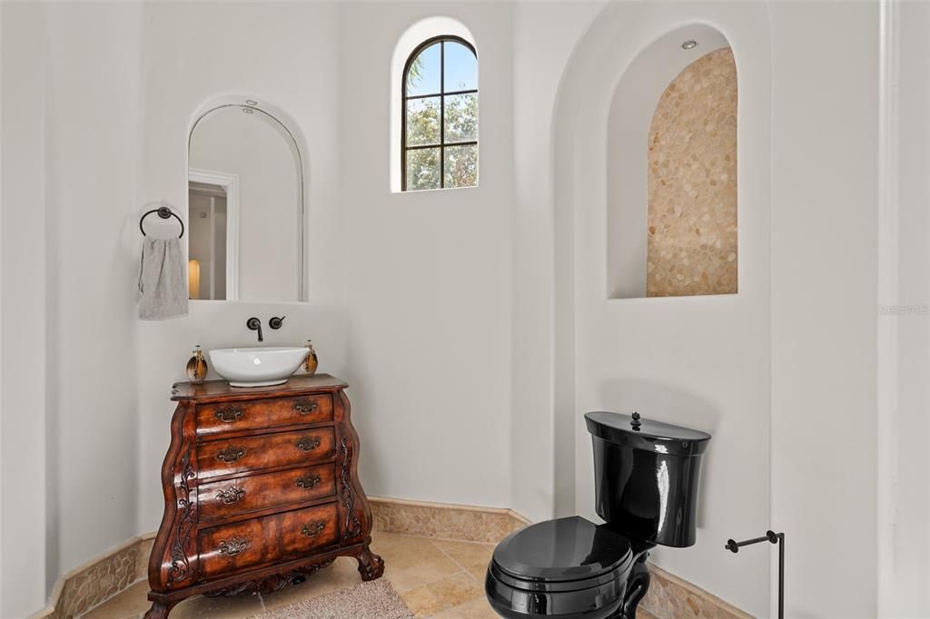 出租: $15,000 (5 贝兹, 5 浴室, 5339 平方英尺)