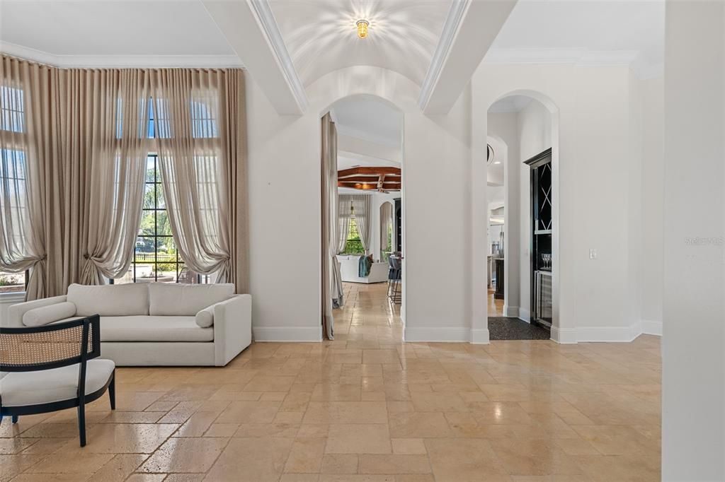 出租: $15,000 (5 贝兹, 5 浴室, 5339 平方英尺)