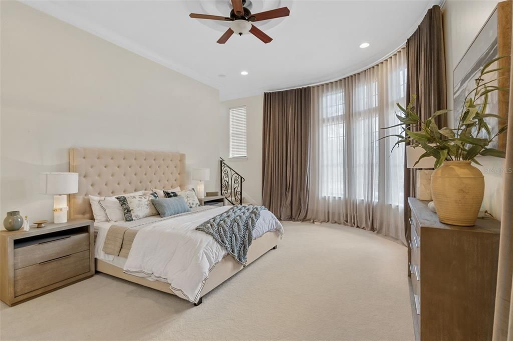 出租: $15,000 (5 贝兹, 5 浴室, 5339 平方英尺)