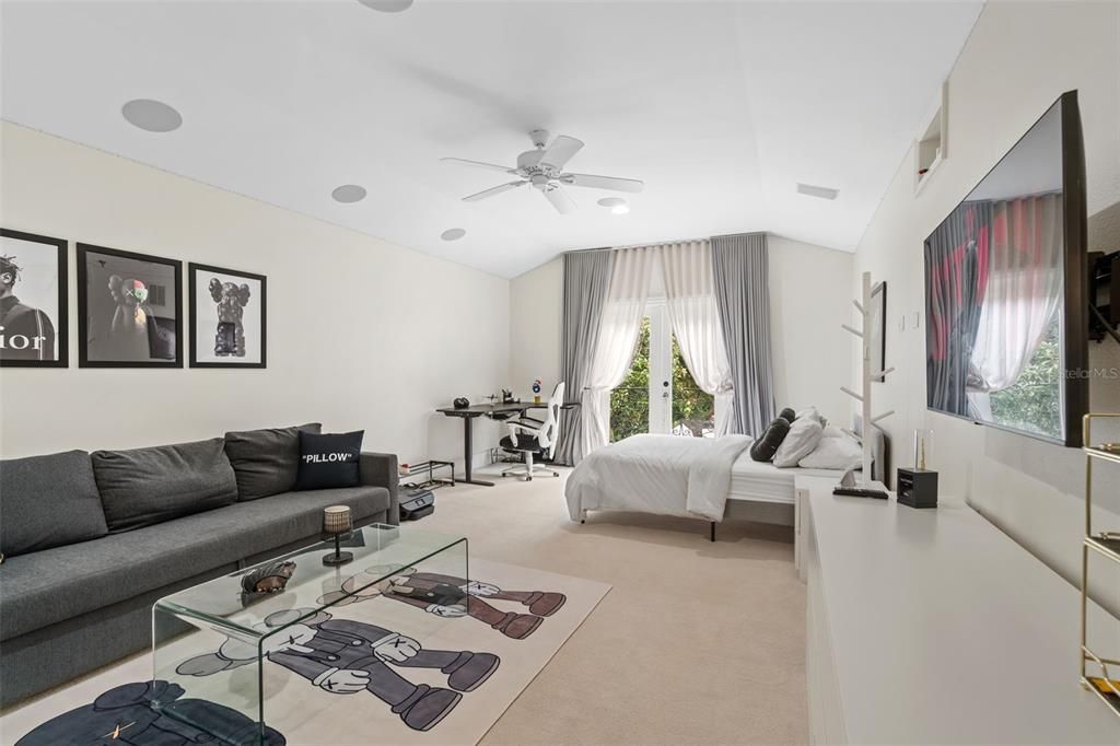 出租: $15,000 (5 贝兹, 5 浴室, 5339 平方英尺)