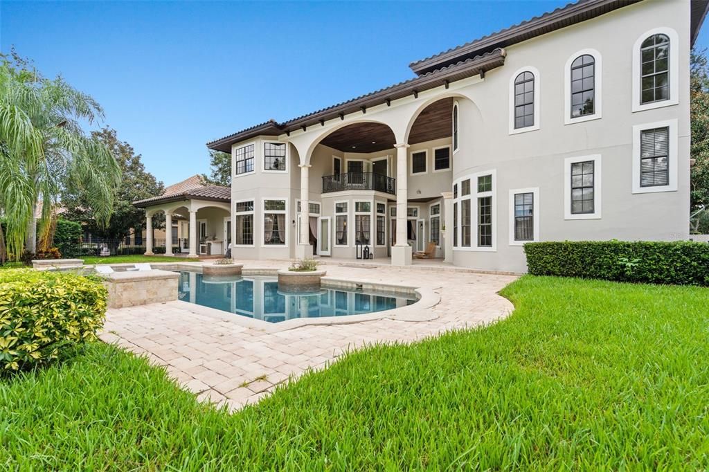 出租: $15,000 (5 贝兹, 5 浴室, 5339 平方英尺)