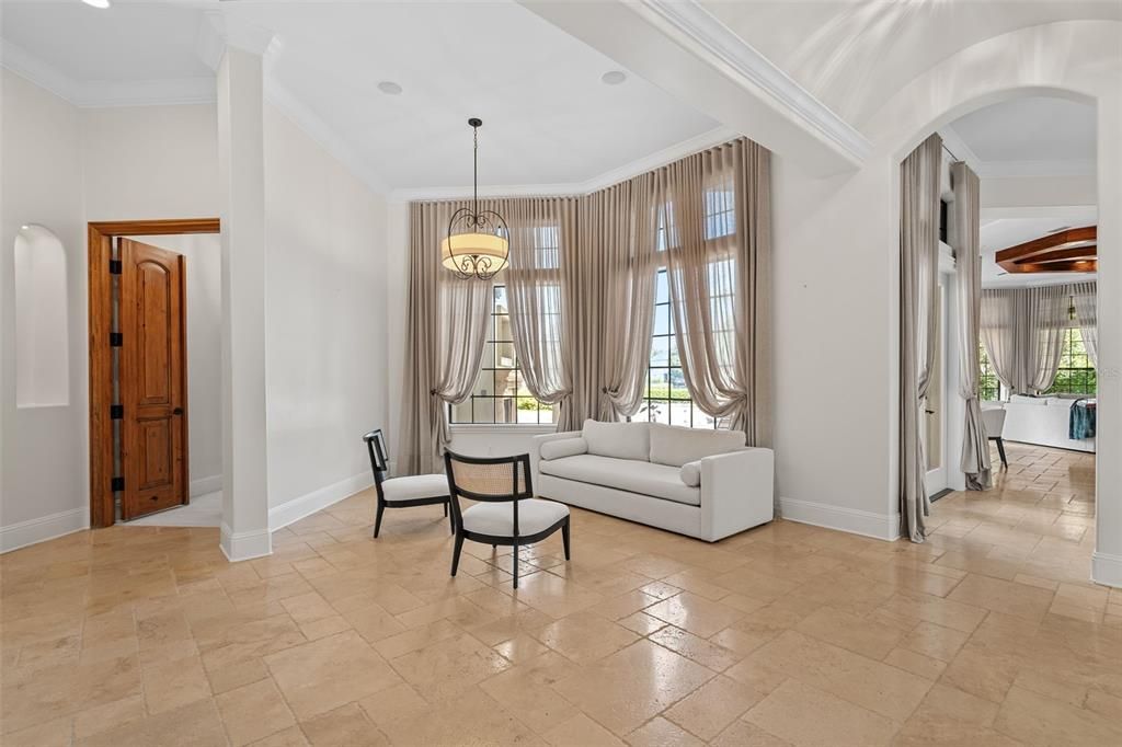 出租: $15,000 (5 贝兹, 5 浴室, 5339 平方英尺)