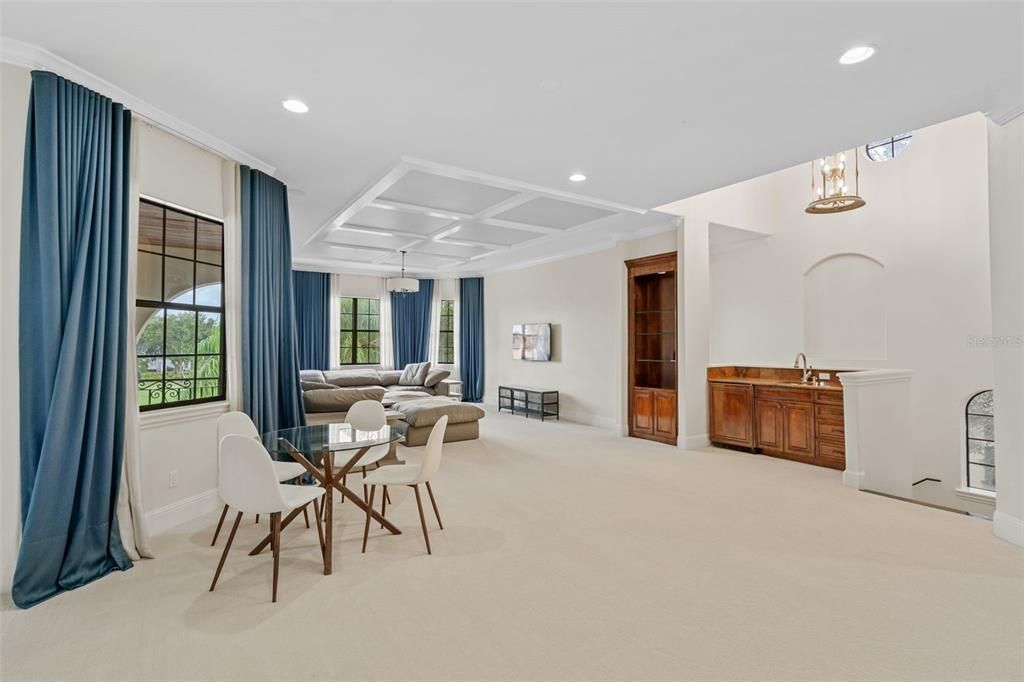 出租: $15,000 (5 贝兹, 5 浴室, 5339 平方英尺)