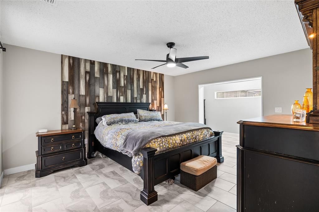 合同活跃: $524,900 (4 贝兹, 2 浴室, 1927 平方英尺)