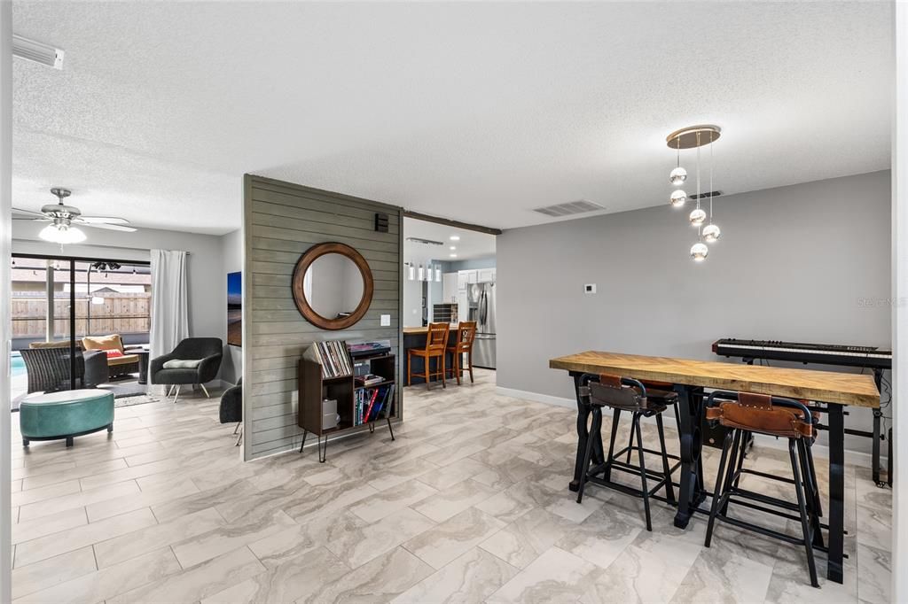 合同活跃: $524,900 (4 贝兹, 2 浴室, 1927 平方英尺)