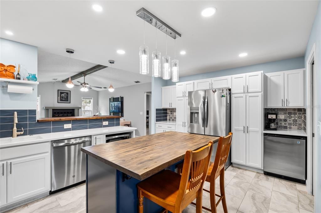 合同活跃: $524,900 (4 贝兹, 2 浴室, 1927 平方英尺)