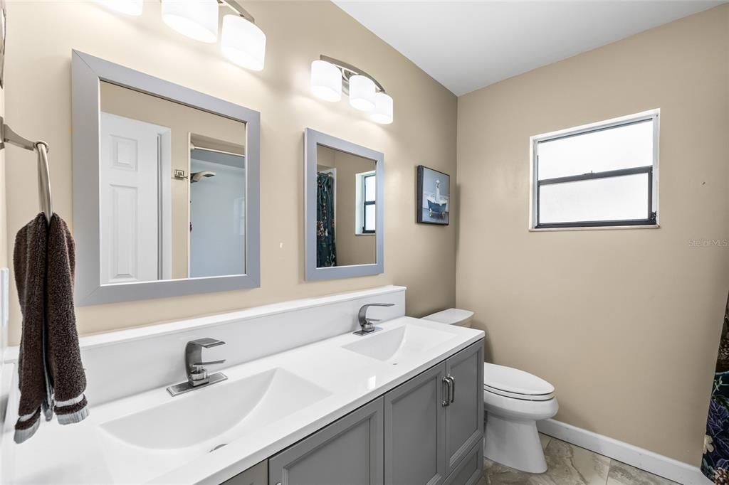 合同活跃: $524,900 (4 贝兹, 2 浴室, 1927 平方英尺)