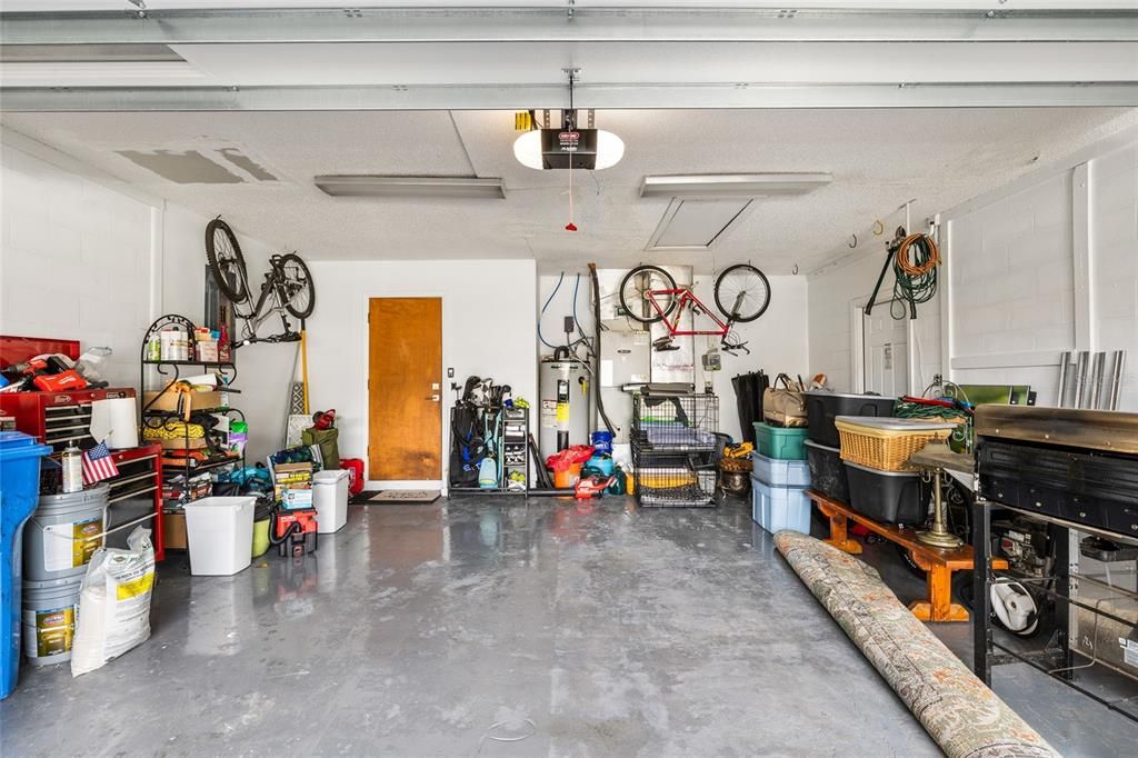 合同活跃: $524,900 (4 贝兹, 2 浴室, 1927 平方英尺)