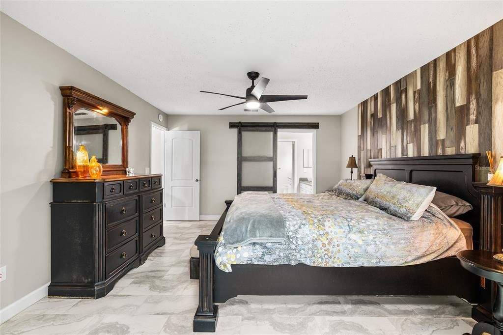 合同活跃: $524,900 (4 贝兹, 2 浴室, 1927 平方英尺)