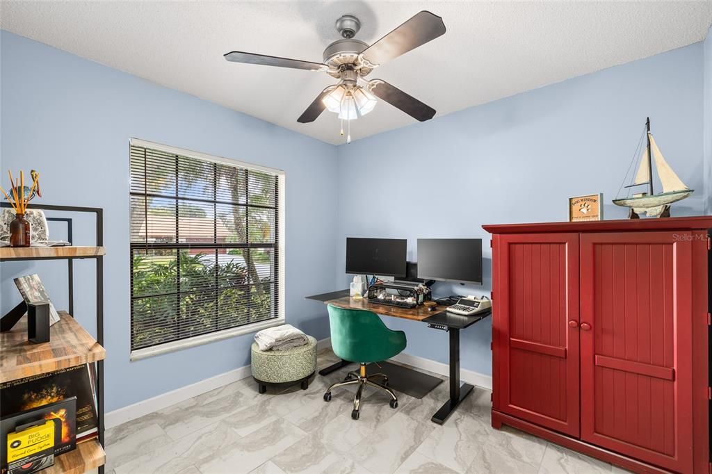 合同活跃: $524,900 (4 贝兹, 2 浴室, 1927 平方英尺)