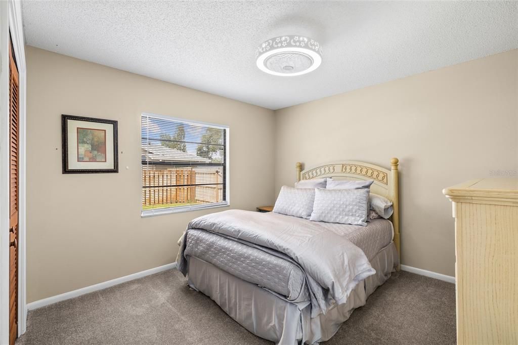 合同活跃: $524,900 (4 贝兹, 2 浴室, 1927 平方英尺)