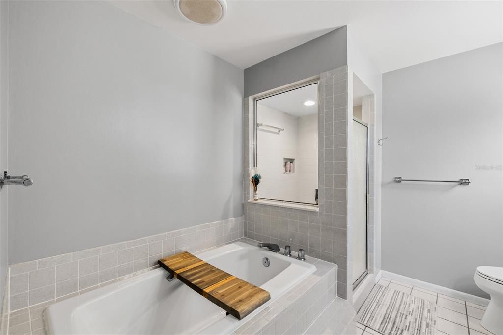 合同活跃: $524,900 (4 贝兹, 2 浴室, 1927 平方英尺)