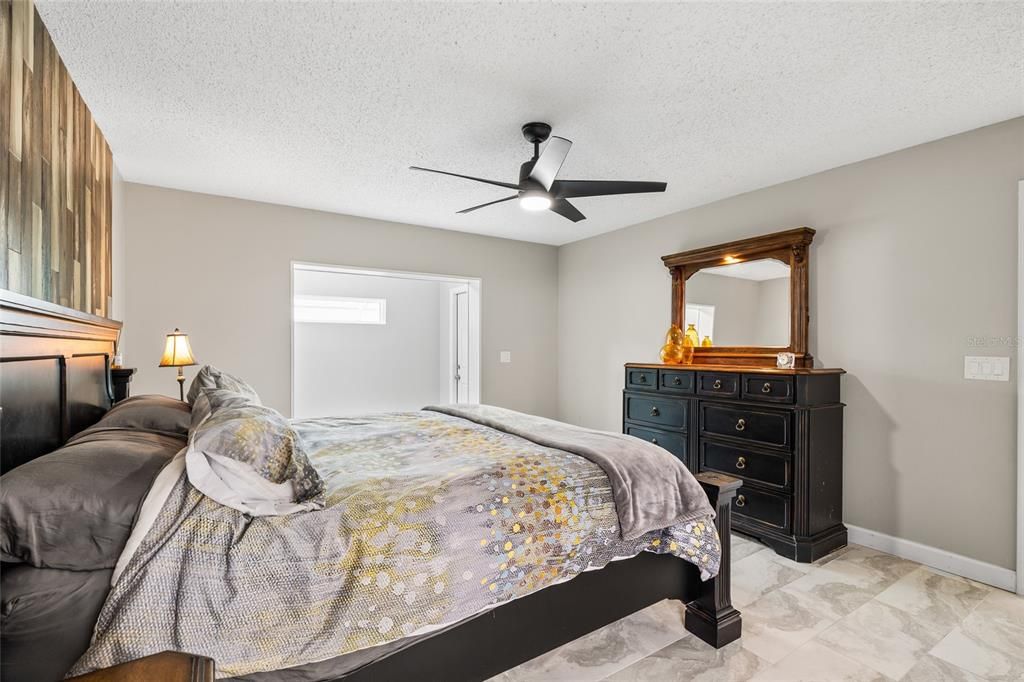 合同活跃: $524,900 (4 贝兹, 2 浴室, 1927 平方英尺)