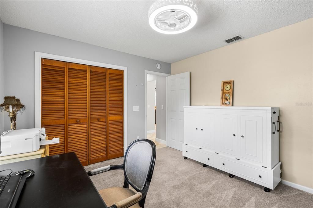 合同活跃: $524,900 (4 贝兹, 2 浴室, 1927 平方英尺)