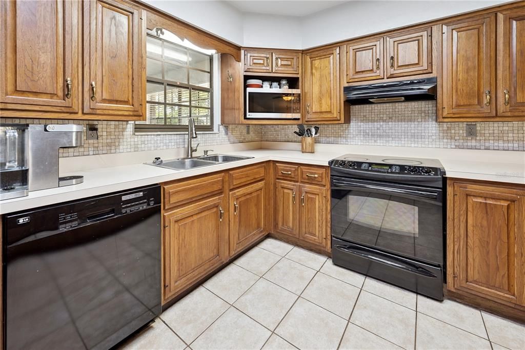 For Sale: $585,000 (3 beds, 2 baths, 2385 Square Feet)