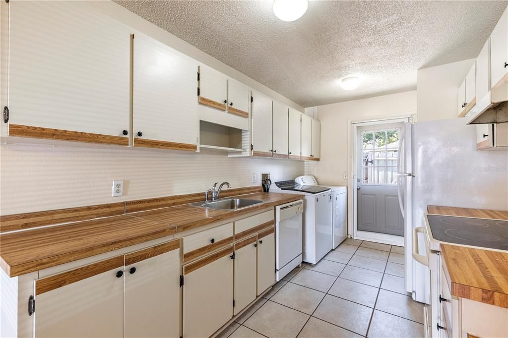 For Sale: $145,000 (3 beds, 2 baths, 1140 Square Feet)