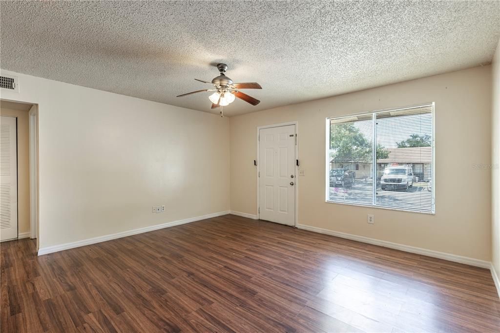 For Sale: $145,000 (3 beds, 2 baths, 1140 Square Feet)
