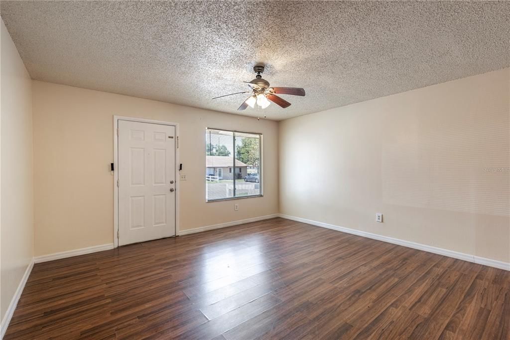 For Sale: $145,000 (3 beds, 2 baths, 1140 Square Feet)