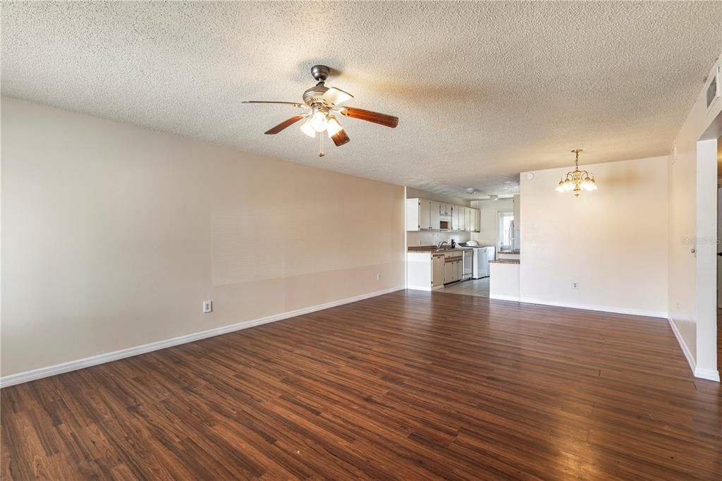 For Sale: $145,000 (3 beds, 2 baths, 1140 Square Feet)