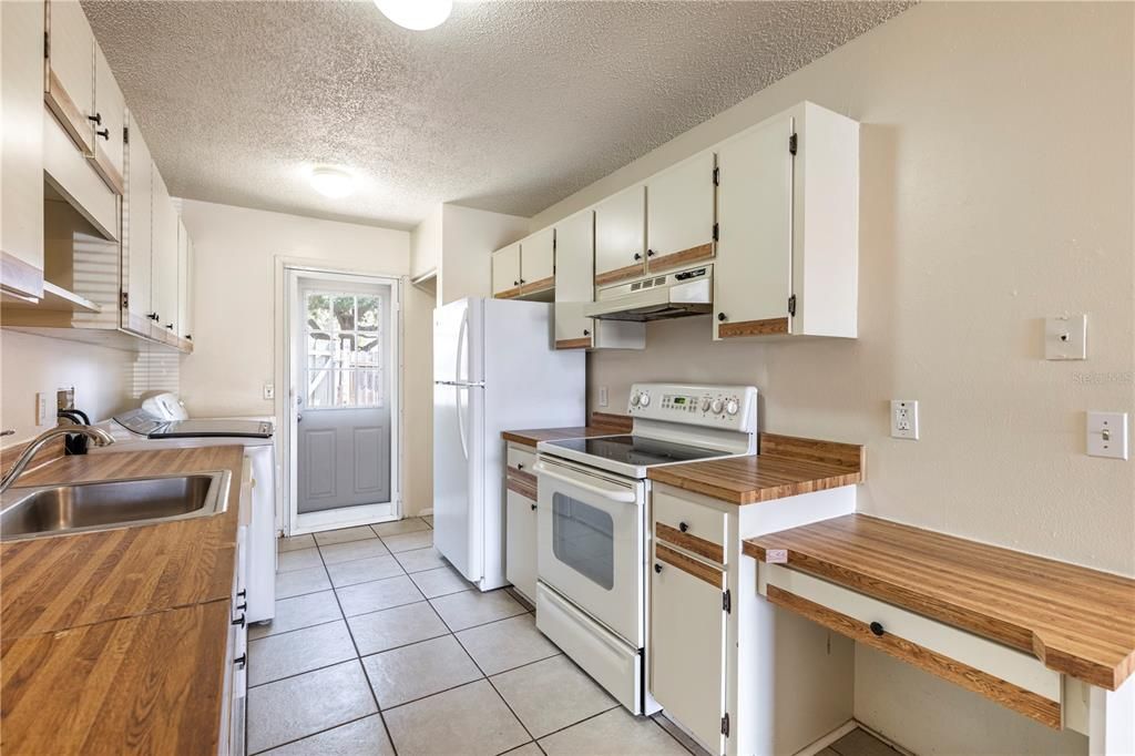 For Sale: $145,000 (3 beds, 2 baths, 1140 Square Feet)