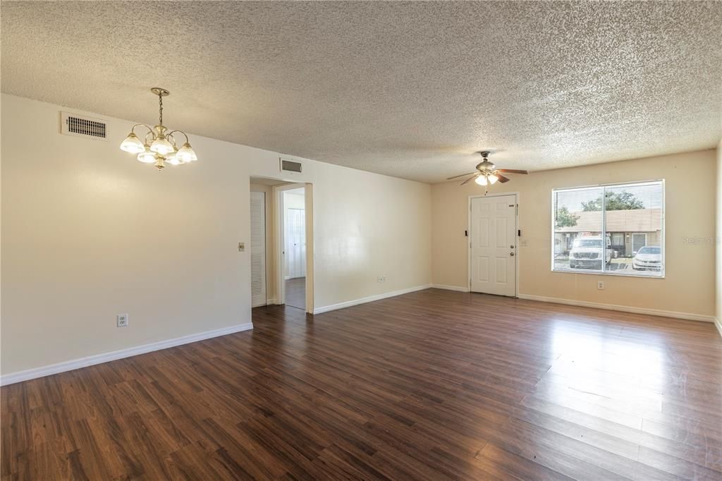 For Sale: $145,000 (3 beds, 2 baths, 1140 Square Feet)